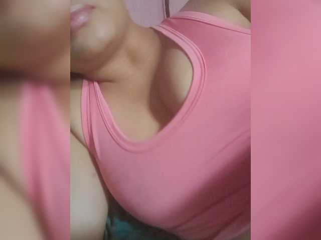 Luluupeach69 live cam on BongaCams