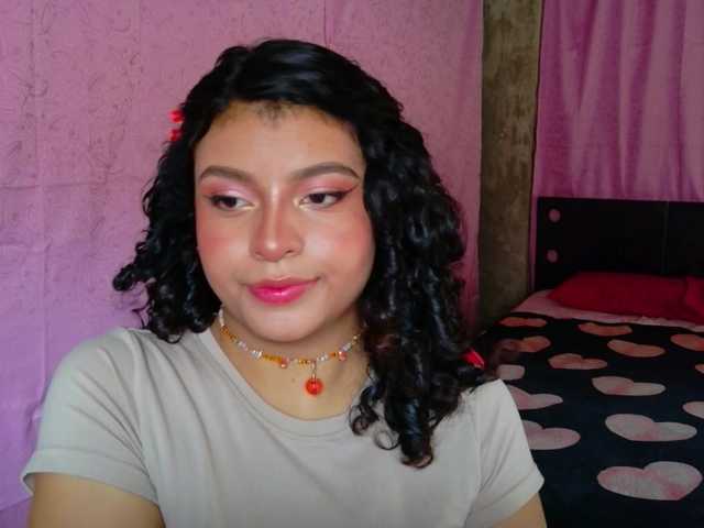 Luluupeach69 live cam on BongaCams
