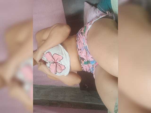Luluupeach69 live cam on BongaCams