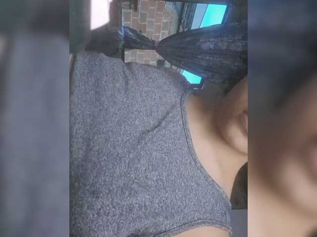 Luluupeach69 live cam on BongaCams