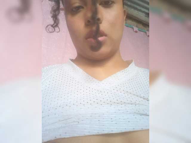 Luluupeach69 live cam on BongaCams