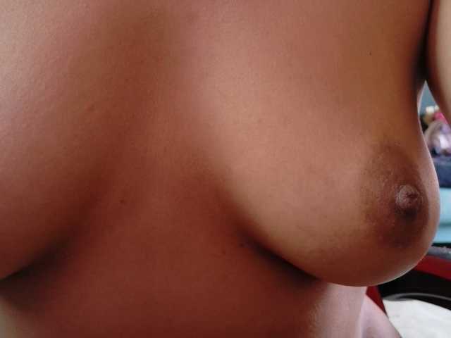 Luluupeach69 live cam on BongaCams