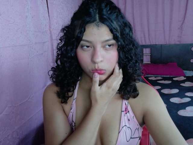 Luluupeach69 live cam on BongaCams
