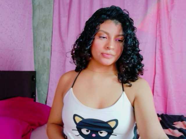 Luluupeach69 live cam on BongaCams