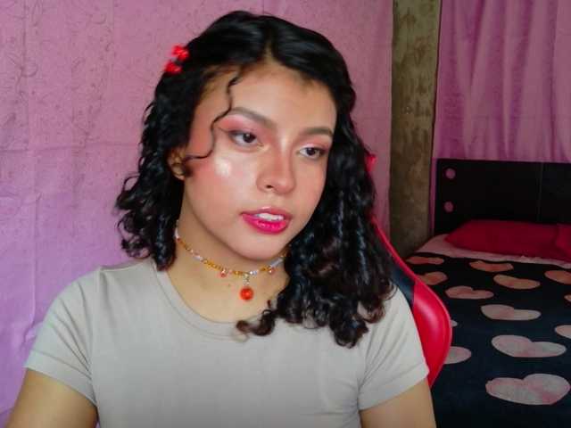 Luluupeach69 live cam on BongaCams