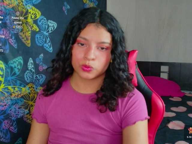 Luluupeach69 live cam on BongaCams