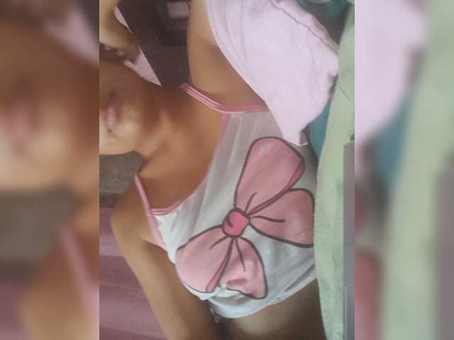 Luluupeach69 live cam on BongaCams