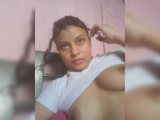 Luluupeach69 live cam on BongaCams