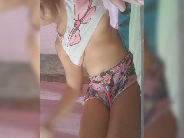 Luluupeach69 live cam on BongaCams