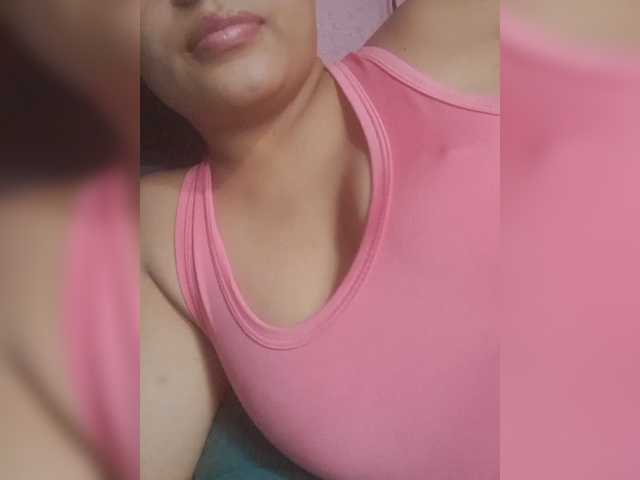 Luluupeach69 live cam on BongaCams