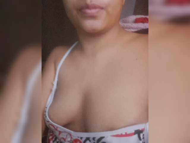 Luluupeach69 live cam on BongaCams