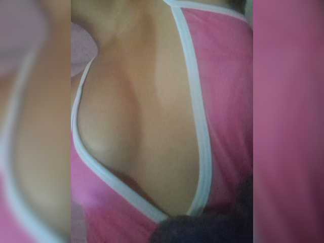 Luluupeach69 live cam on BongaCams