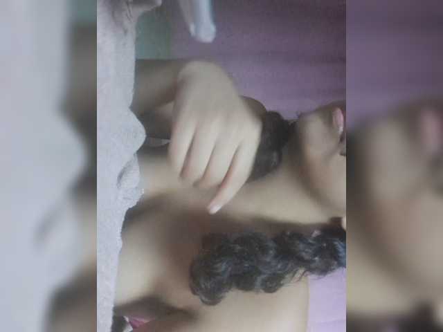 Luluupeach69 live cam on BongaCams
