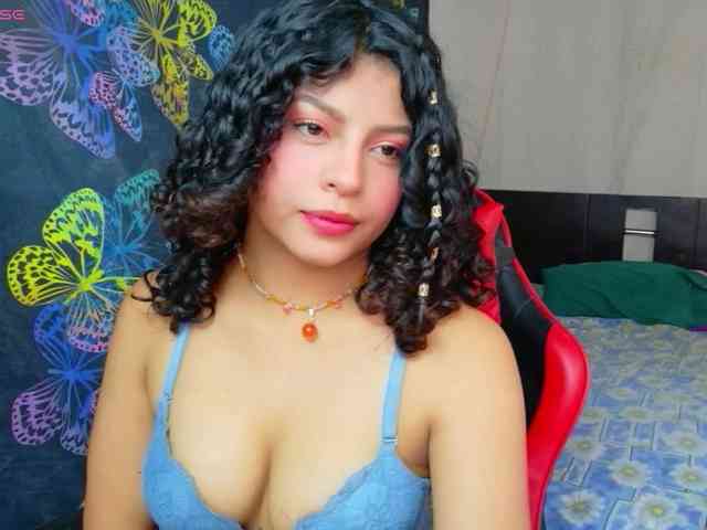 Cloe_Amore webcam