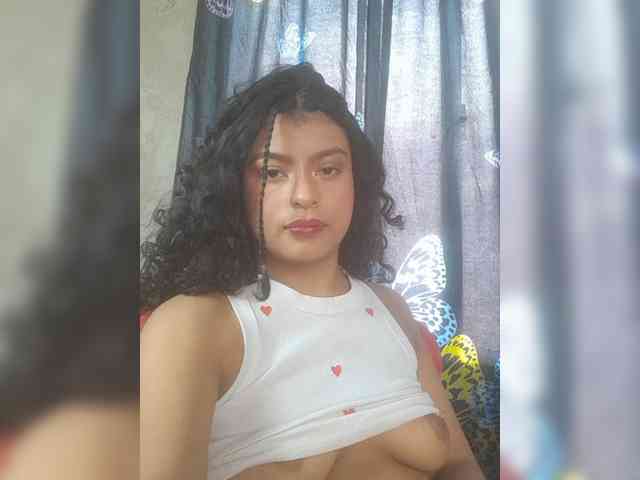 CloeAmore webcam