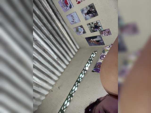 chikis1 live cam on BongaCams
