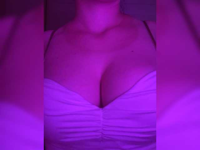 Sweetdee07 live webcam show
