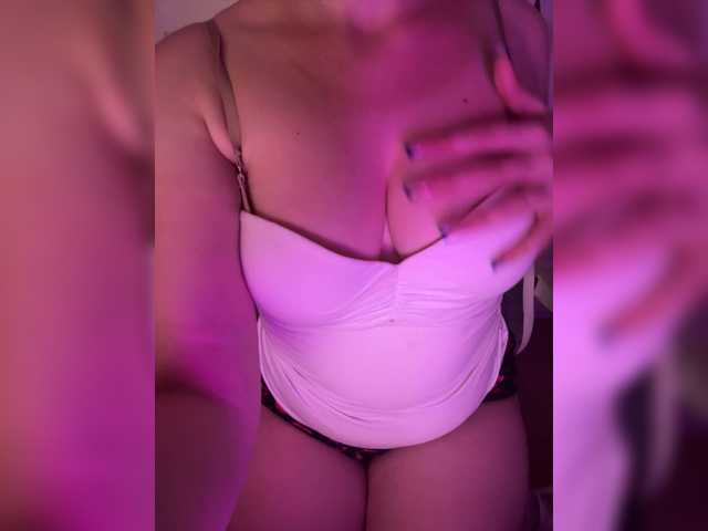 Sweetdee07 live cam on BongaCams