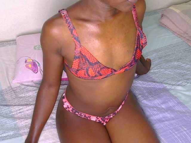 Queendotty live cam on BongaCams