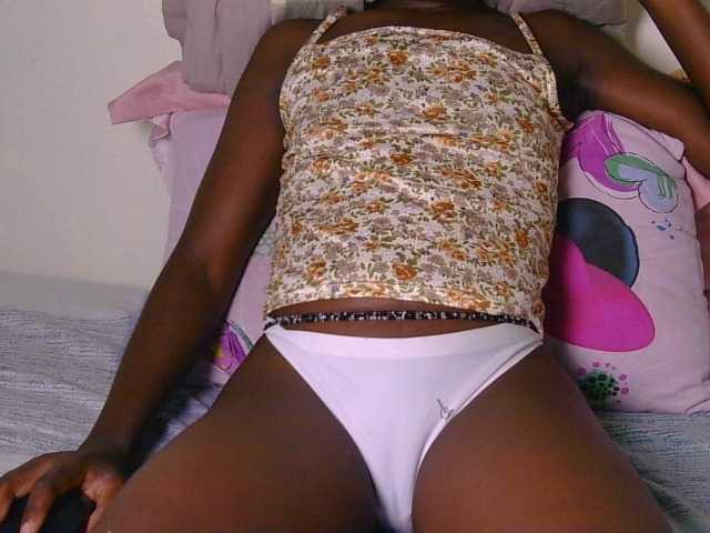 Queendotty live cam on BongaCams