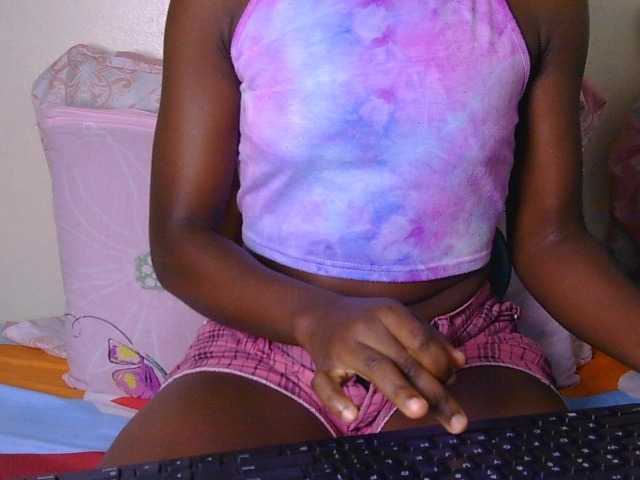 Queendotty live cam on BongaCams