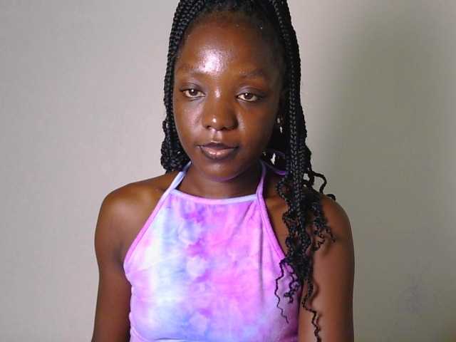Queendotty live cam on BongaCams