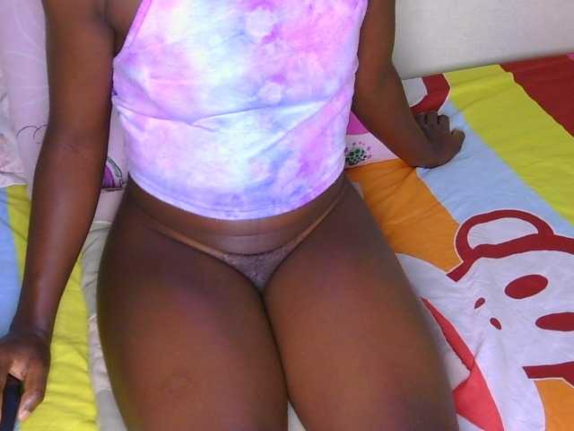 Queendotty live cam on BongaCams