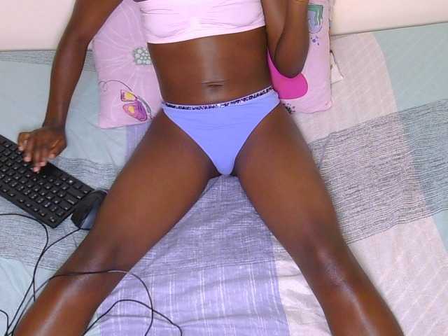 Queendotty live cam on BongaCams