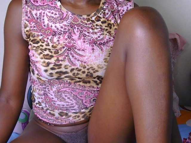Queendotty live cam on BongaCams