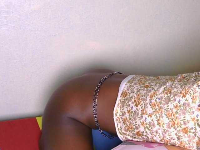 Queendotty — live female cam
