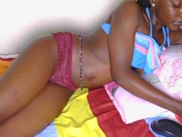 Queendotty live cam on BongaCams