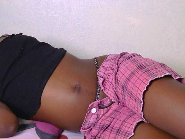 Queendotty live cam on BongaCams