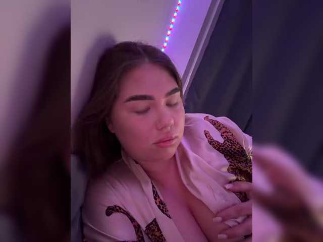 Kristy12 live cam