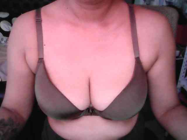 LuanYoursexitary webcam