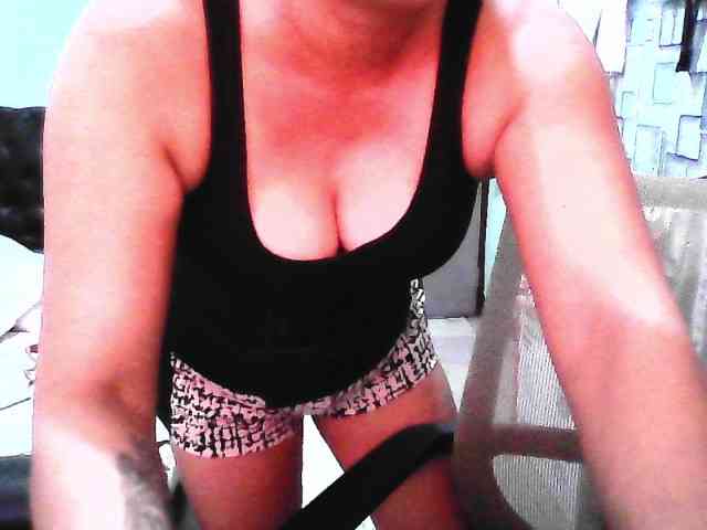 LuanYoursexitary webcam