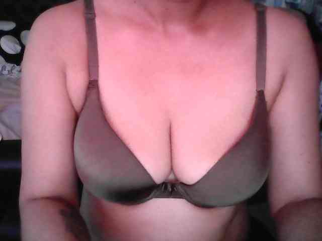 LuanYoursexitary webcam