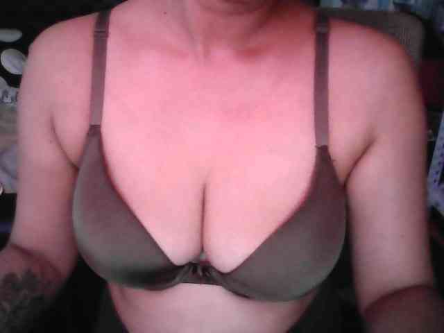 LuanYoursexitary webcam