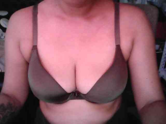 LuanYoursexitary webcam