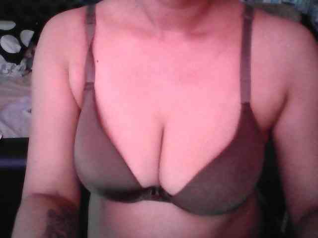 LuanYoursexitary webcam