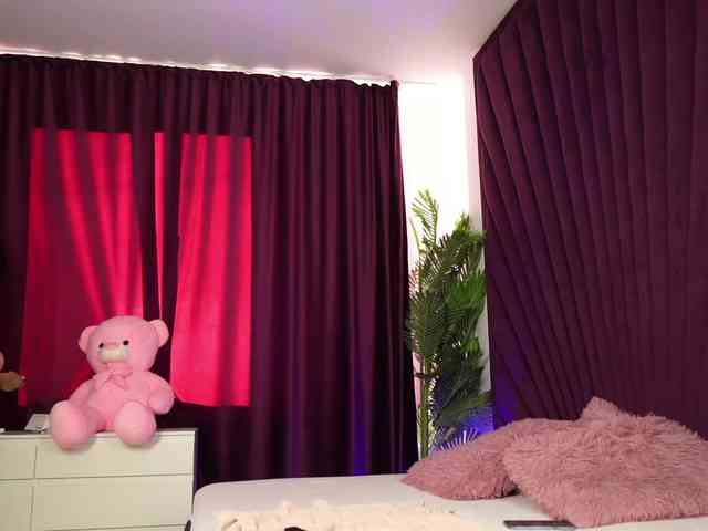 MadamDiamond webcam