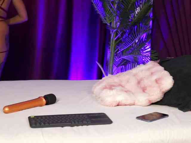 MadamDiamond webcam