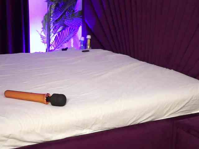 MadamDiamond webcam