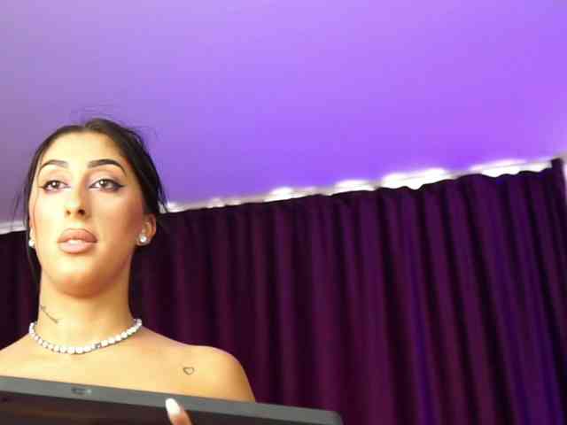 MadamDiamond webcam