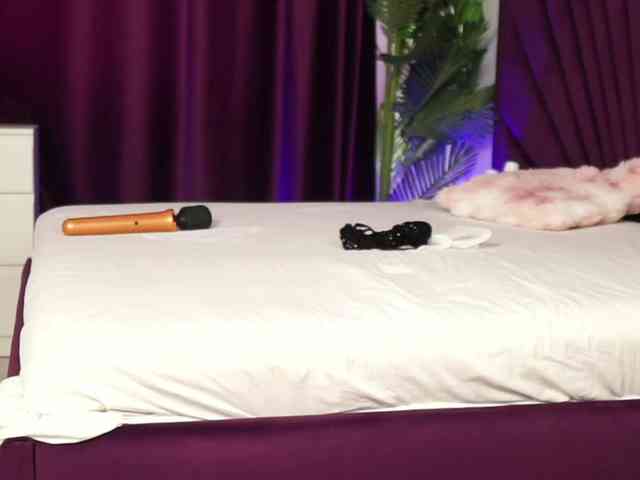 MadamDiamond webcam