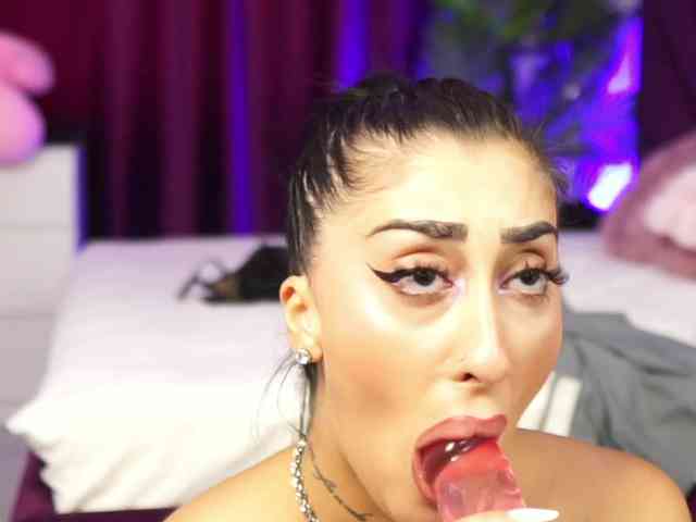 MadamDiamond webcam