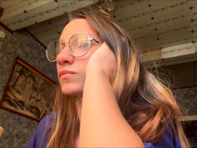 Evacrazys live cam preview