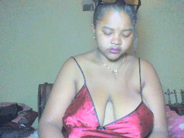 Djenni1 live cam on BongaCams