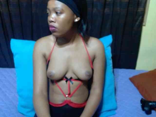 ObedientBlackBabe webcam