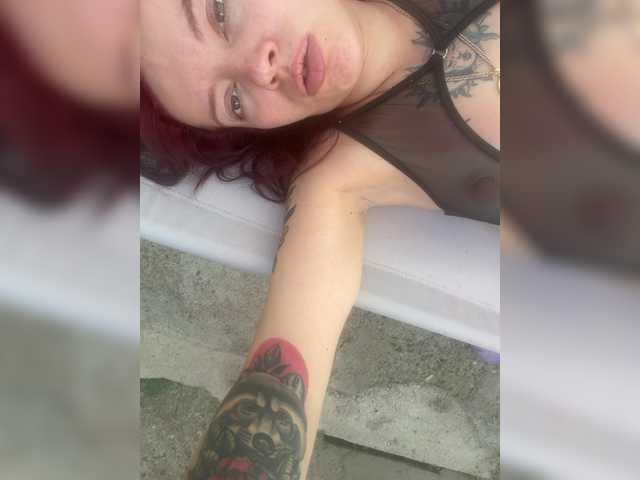 BloodyyFox live webcam show