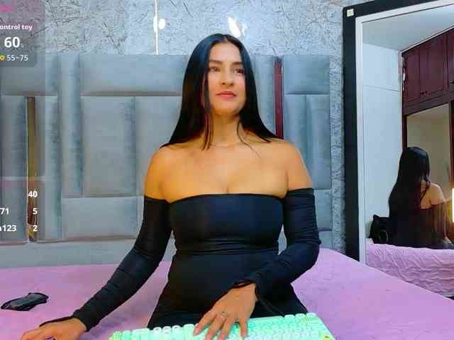 exoticnativelatina's live room